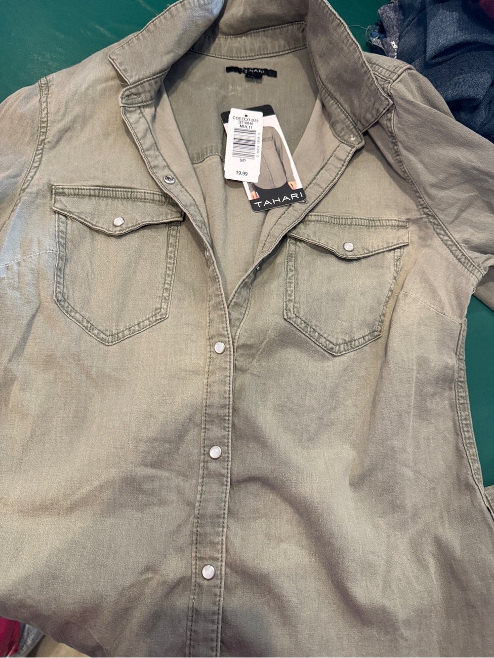 Tahari Women’s Olive Green Button-Front Casual Shirt